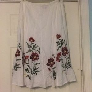 White paneled skirt with rose embroidery.